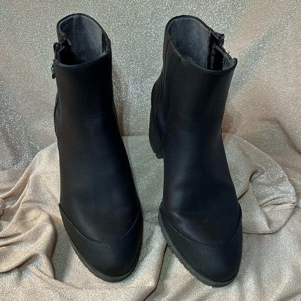 Dr Scholls Level Best Boots Black Ankle Bootie Womens  Size 6.5 Rubber Heel NWOB